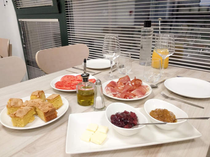 Food & Drinks