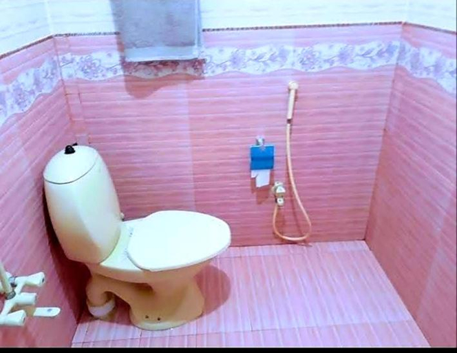Bathroom 4, Gulshan Guest House, Karachi