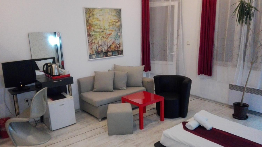 Others 3, Scotty's Boutique Hotel, Stolichna