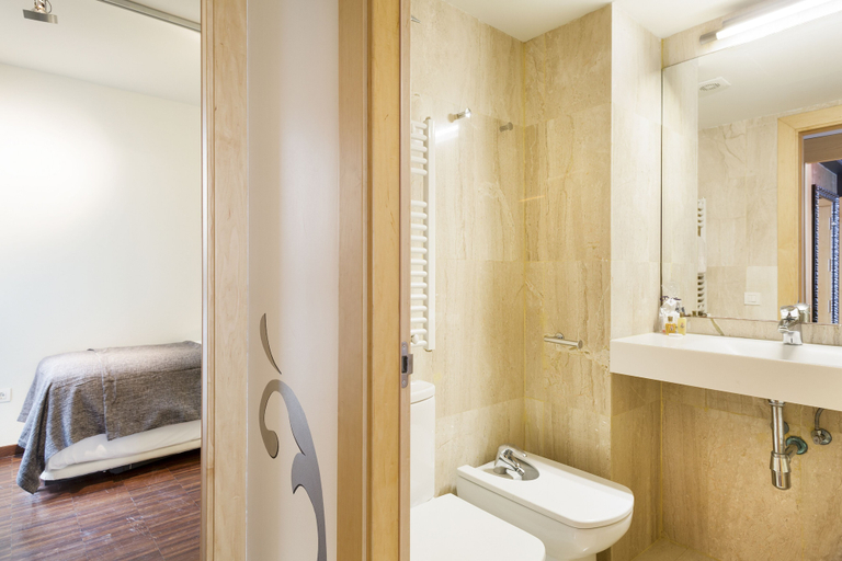 Bathroom 4, My Space Barcelona Executive Apartments Center, Barcelona