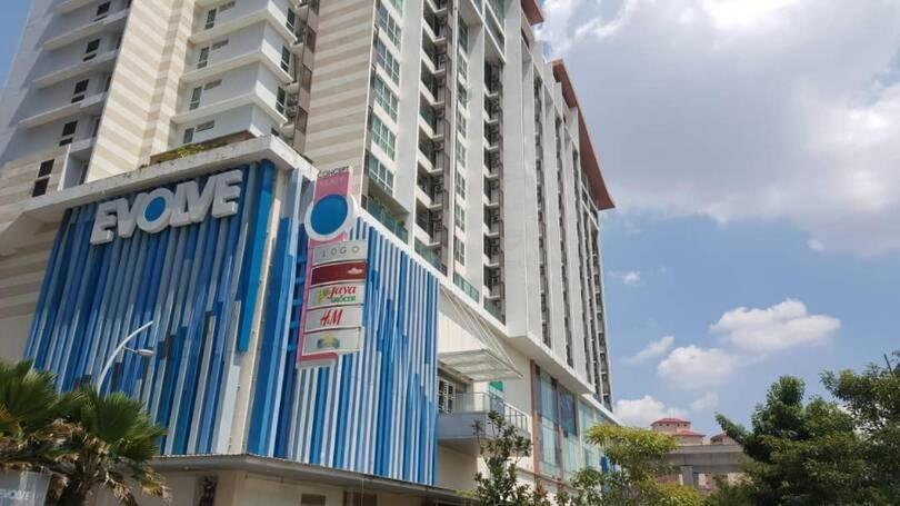 Others 3, Pacific Place Evolve Mall LRT Pool Parking Netflix Kitchen, Petaling Jaya