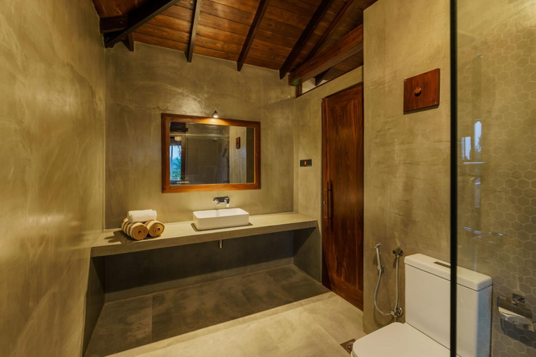 Bathroom 3, Kiss Blossom, Weligama