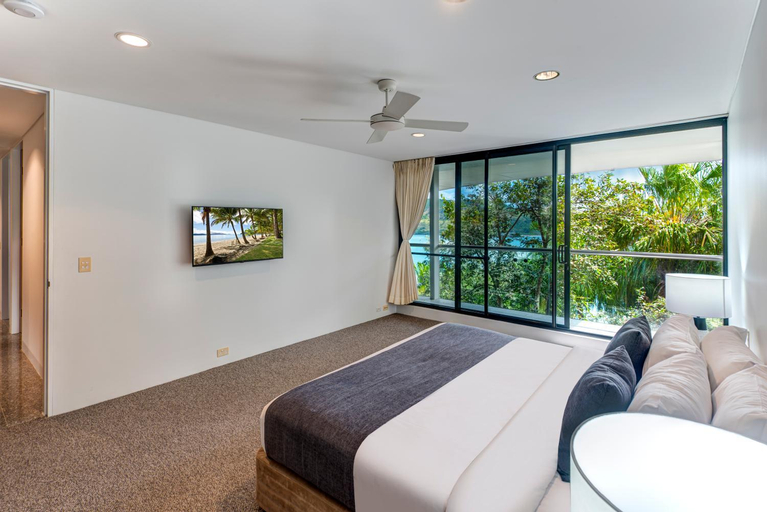 Bedroom 2, Waves 1 Hamilton Island - Ocean Views and buggy, Whitsunday