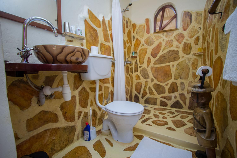 Bathroom 4, 2 Friends Guest house, Jinja