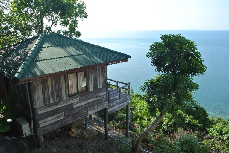 Exterior 1