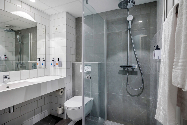 Bathroom 5, Quality Hotel Skjaergarden, Bamble