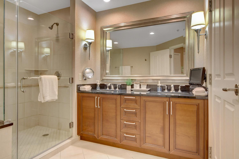 Bathroom 4, Balcony Strip View Suite * MGM Signature TOWER 3, Clark