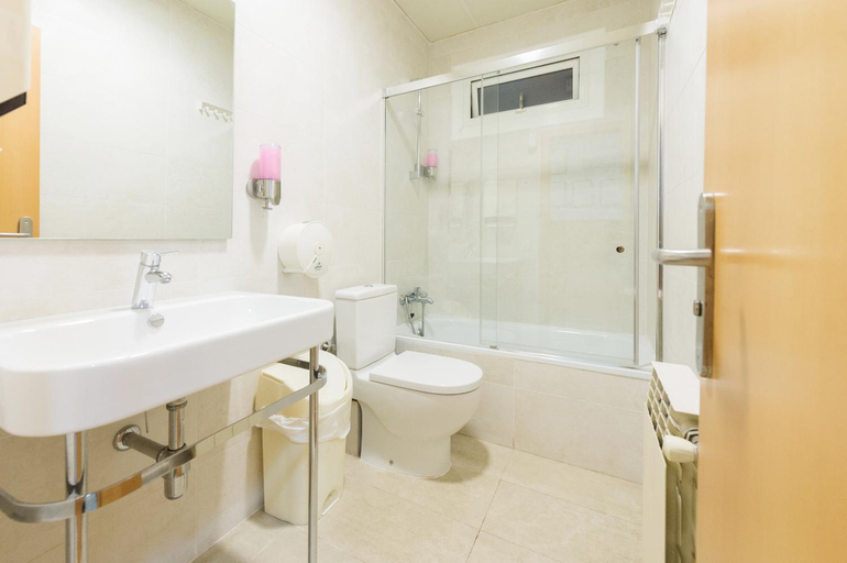 Bathroom 5, Hostal Conde Guell, Barcelona