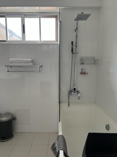Bathroom 5, Cromer Serviced Apartments, Accra