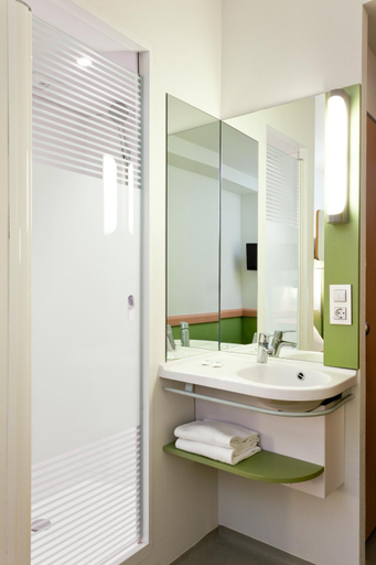 Bathroom 5, Ibis Budget Madrid Calle Alcalá, Madrid