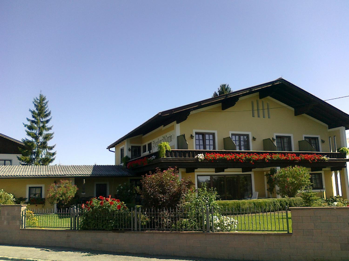 Others 3, Haus Maria Holzoster, Braunau am Inn