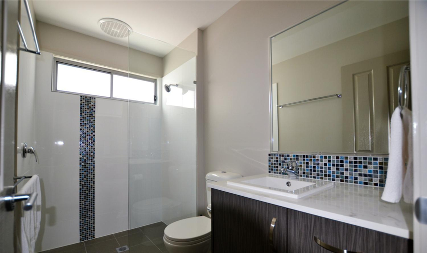 Bathroom 4, Nobby Beach Holiday Village, Gold Coast