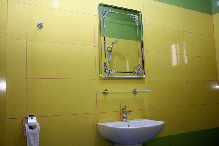 Bathroom 3, Hotel Kinyao, Parakou