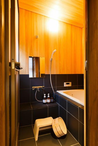 Bathroom 3, Yaeyatoichicho, Kyoto