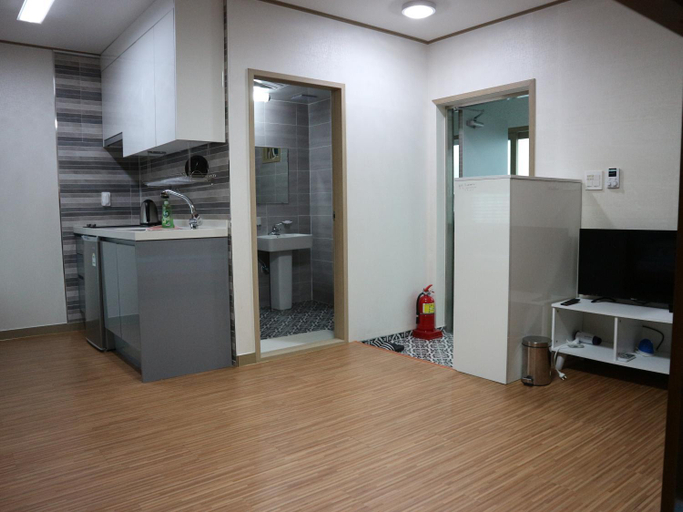 Bathroom 5, Blue Island Guesthouse, Seogwipo