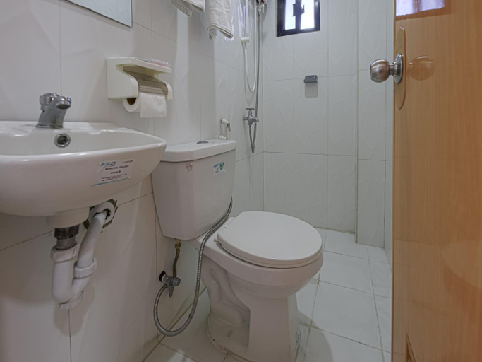 Bathroom 4, Alicia Apartment, Pasay City