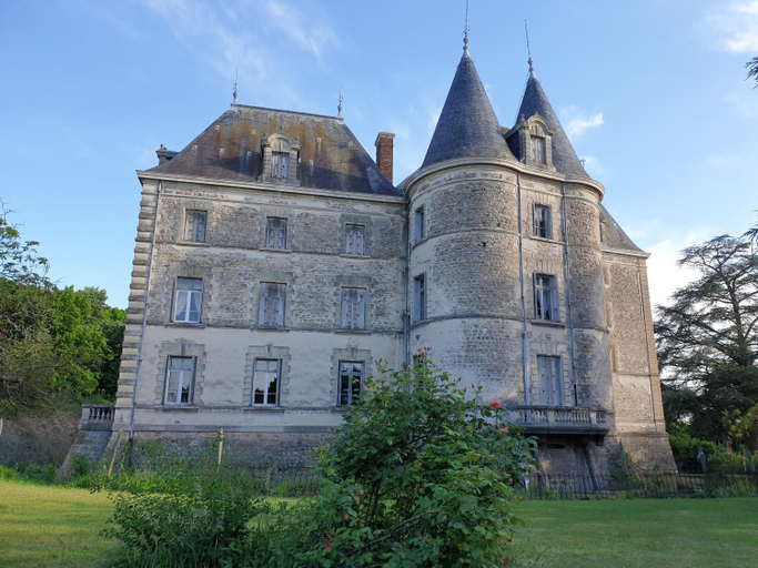 Others 3, Chateau de Saint Bonnet les Oules, Loire