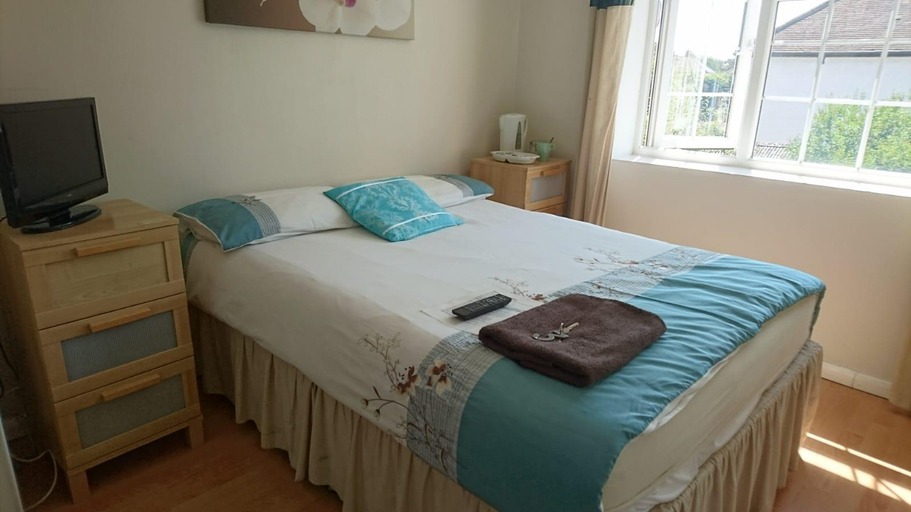 Bedroom 2, En suite shower room Double room with 1 double deyr, London
