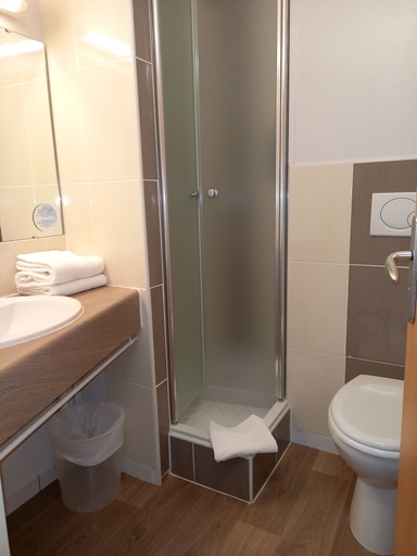 Bathroom 5, B&B HOTEL Saint-Etienne Monthieu, Loire