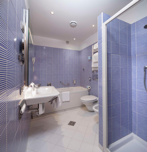 Bathroom 14