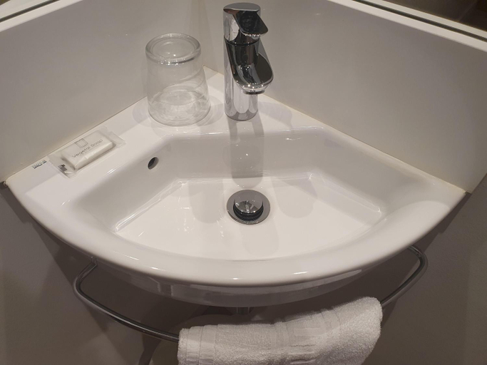 Bathroom 5, Hostal Conde Guell, Barcelona