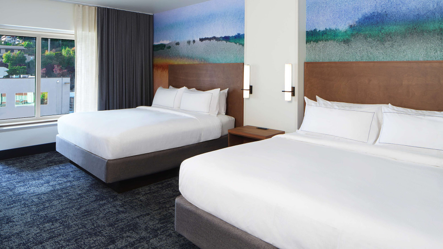 Bedroom 3, River's Edge Hotel Portland, Tapestry Collection by Hilton, Multnomah