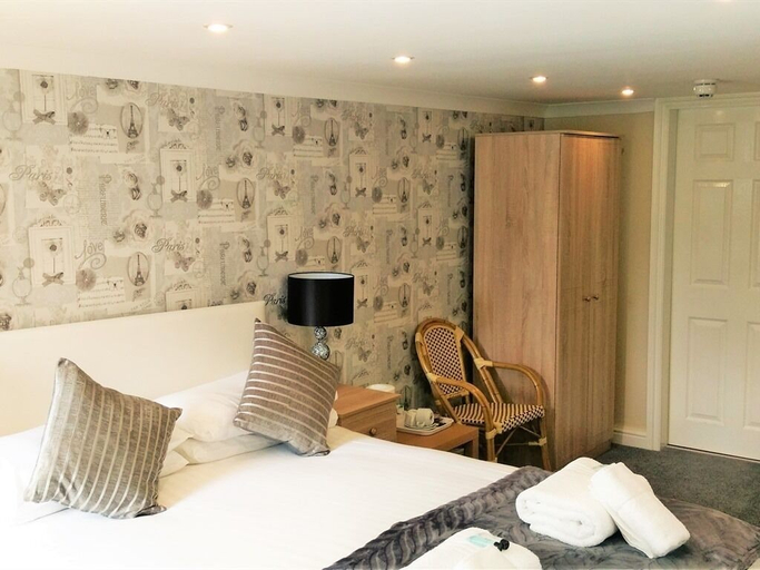 Bedroom 2, The Winchmore Hotel, Conwy