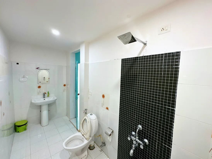 Bathroom 3, Soul Hostel, Thiruvananthapuram