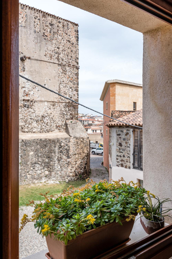Others 5, Domo Mea Terra e Domo Mea Chelu - Comfort nel centro storico di Orosei, Nuoro