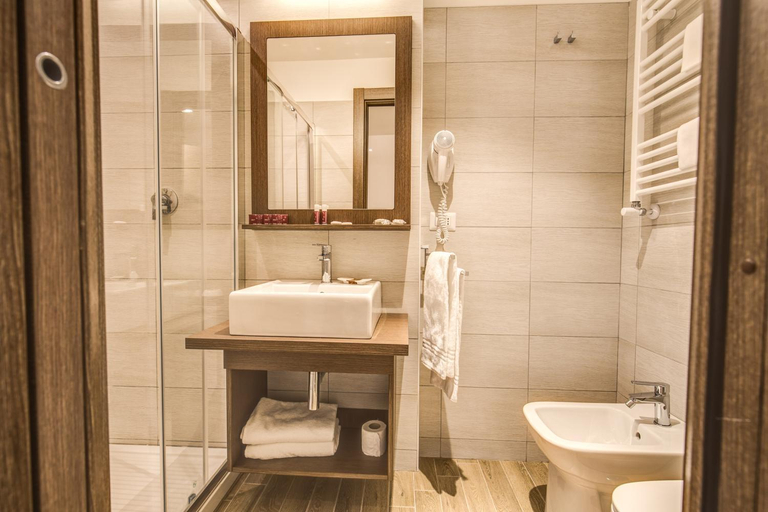 Bathroom 4, Rome Garden, Rome