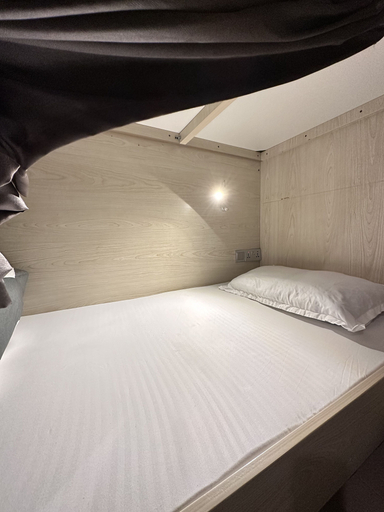 Bedroom 3, Bollywood Beach Hostel, Dubai
