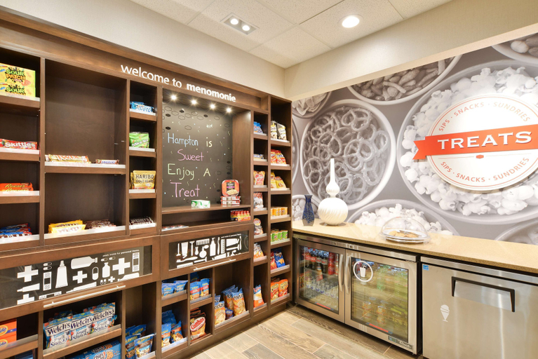 Food & Drinks 5, Hampton Inn & Suites Menomonie-UW Stout, Dunn