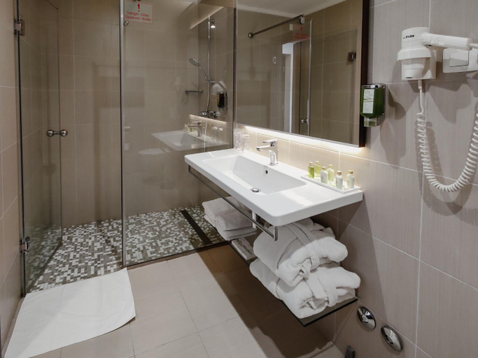 Bathroom 4, Hotel Pine