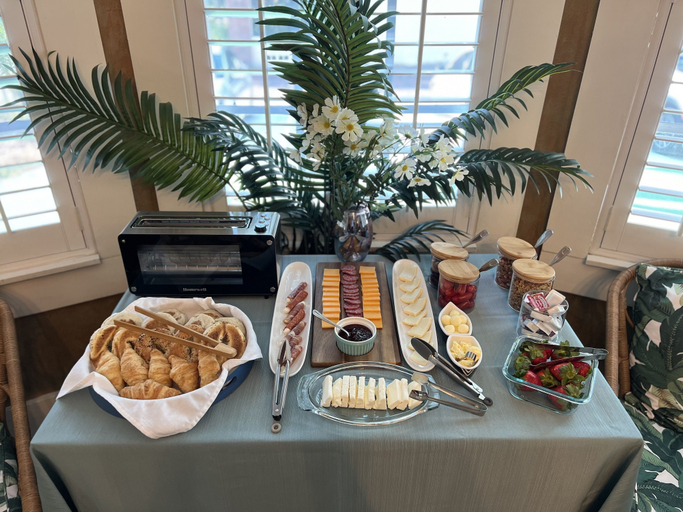 Food & Drinks 5, VIinoy House, Pinellas