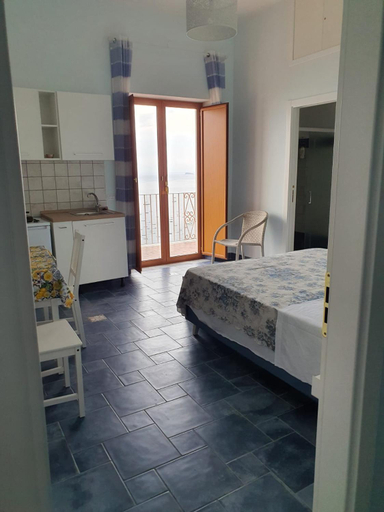 Others 4, La Casa di Nunzia B&B, Salerno