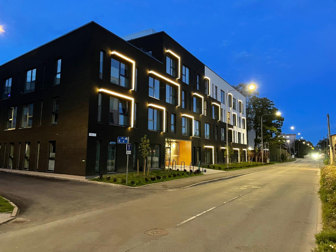 Exterior & Views