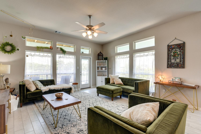 Others 4, La Porte Home w/ Balconies: Walk to Beach!, Houston