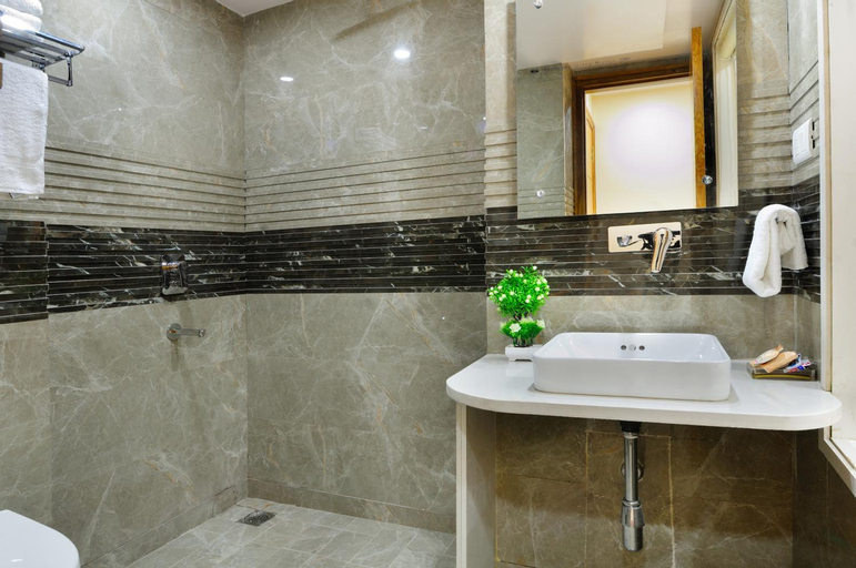 Bathroom 10