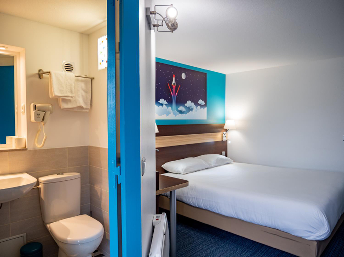 Bedroom 3, Hotel Restaurant La Chaumière Aux Mureaux-Flins, Yvelines