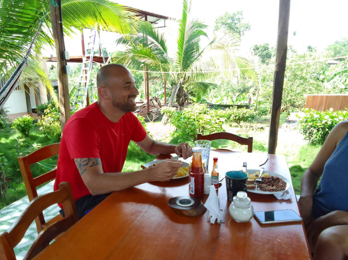 Food & Drinks 2, Hostal Bullshark, Altagracia
