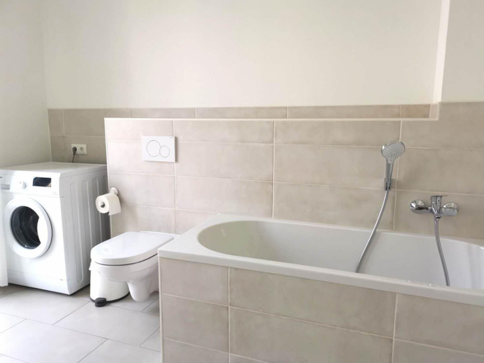Bathroom 3, Gemutliches Privatzimmer in geraumiger Gemeinschaftswohnung, Dresden