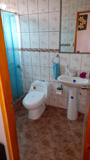 Bathroom 2, Hostal Makohe Rapa Nui, ísla de Pascua