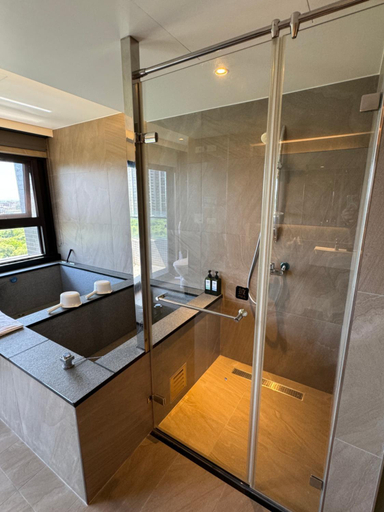 Shower 1, Sunrise Hot Spring House, Yilan