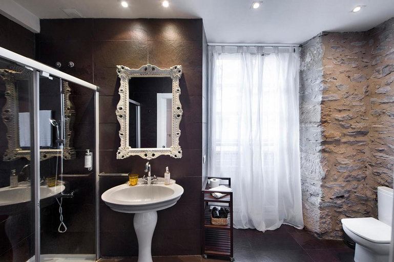 Bathroom 3, La Casa de Los Arquillos, Álava