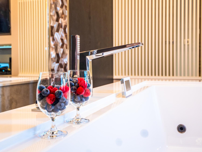 Bathroom 7