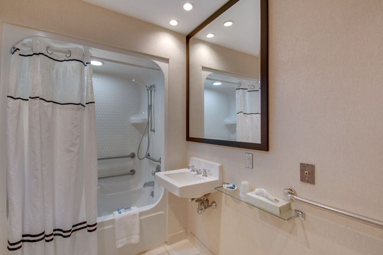 Bathroom 4, Best Western Plus The Inn at Hampton, Rockingham