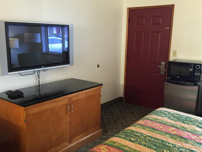 Bedroom 2, Sunshine Motel, Pierce