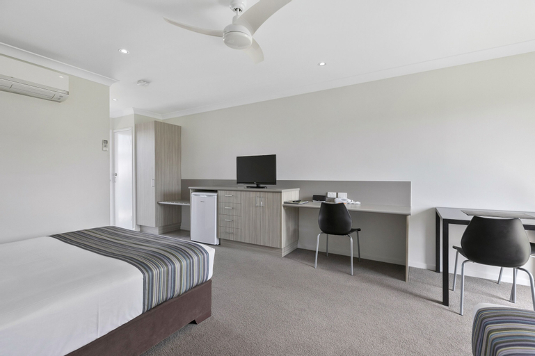 Bedroom 2, Beachside Boutique Motel Mackay, Mackay - Pt A