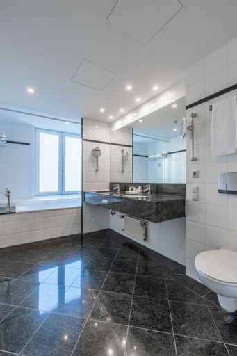 Bathroom 12