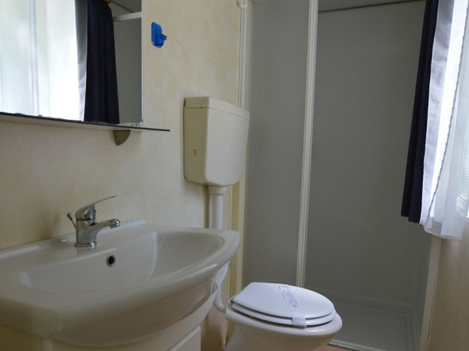Bathroom 4, Settebello Village, Latina
